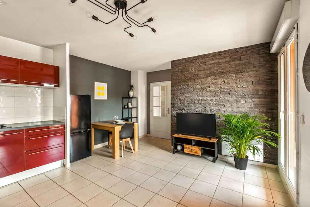 T2 Paisible Vaise, Avec Parking Metro Direct Bellecour Apartment Lyon Bagian luar foto